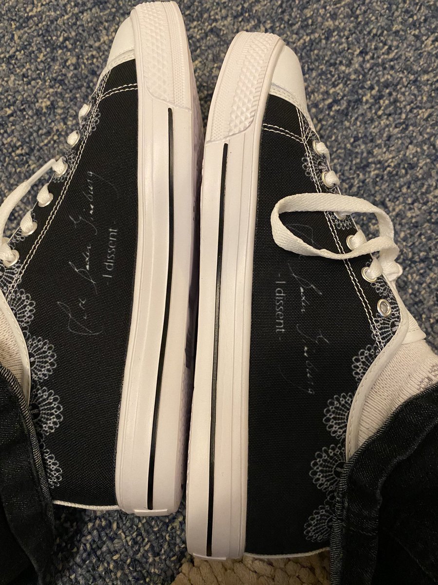 LaurinJMottle's tweet photo. Perfect timing on arrival of my new sneaks. Never taking these off! https://t.co/jQxiY9iZaA