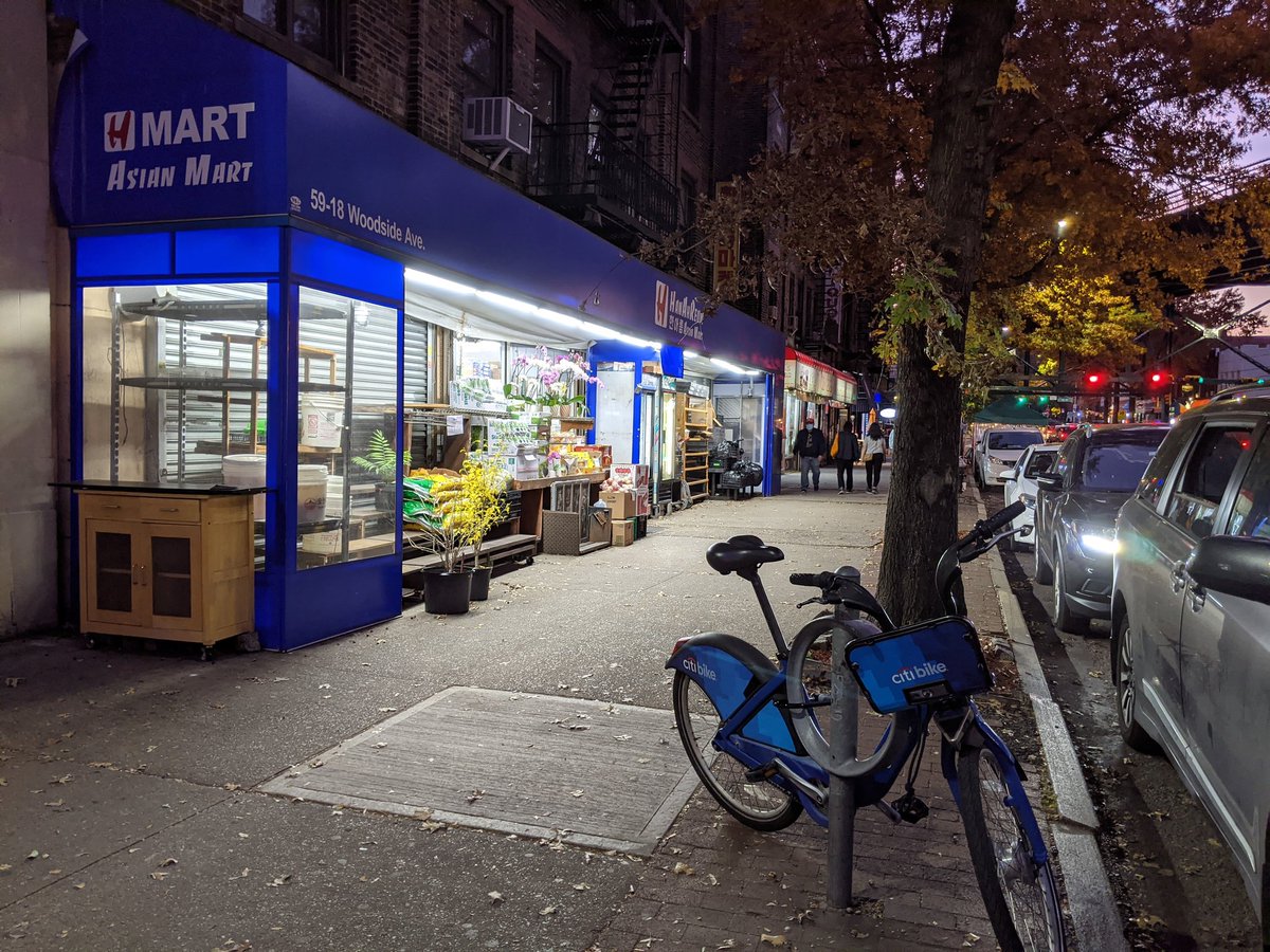 twowheelsg's tweet photo. Testing the idea than @CitiBikeNYC works in #Woodside.
#Banchan party tonight. #hmart by any other name.
#bikeQNS #dataDriven #bicycleScience https://t.co/xO4gZxcu3o