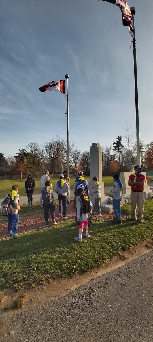 7thmiltonscouts's tweet photo. A beautiful November Day to kick off Remembrance Week. An interpretive hike from Victoria Park Cenotaph to Evergreen Cemetary Cenotaph. #cubsdostuff #RemembranceWeek #LestWeForget https://t.co/C94f5x5G5T