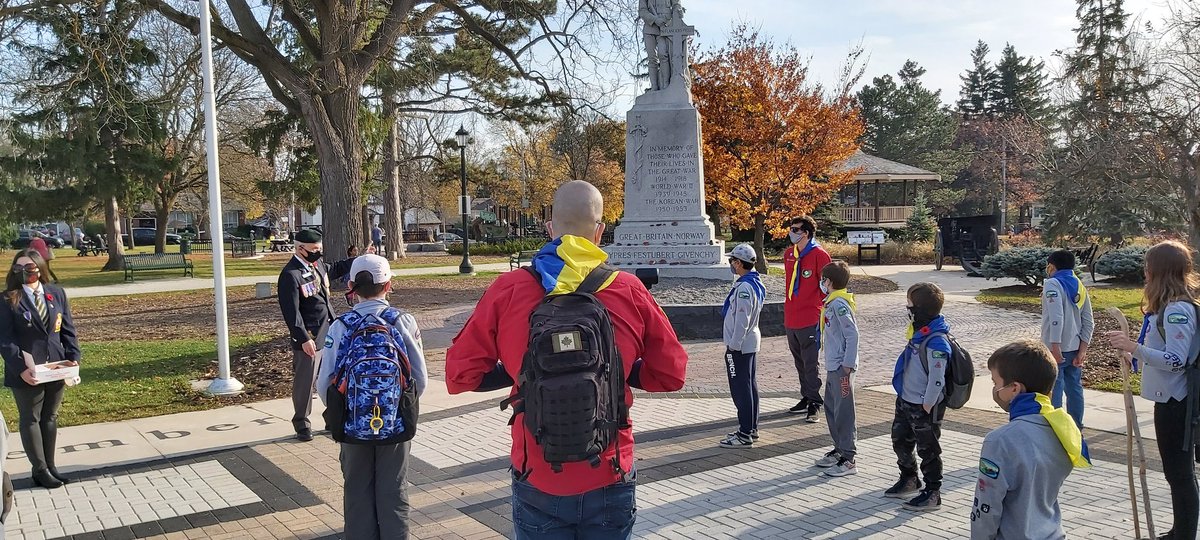 7thmiltonscouts's tweet photo. A beautiful November Day to kick off Remembrance Week. An interpretive hike from Victoria Park Cenotaph to Evergreen Cemetary Cenotaph. #cubsdostuff #RemembranceWeek #LestWeForget https://t.co/C94f5x5G5T