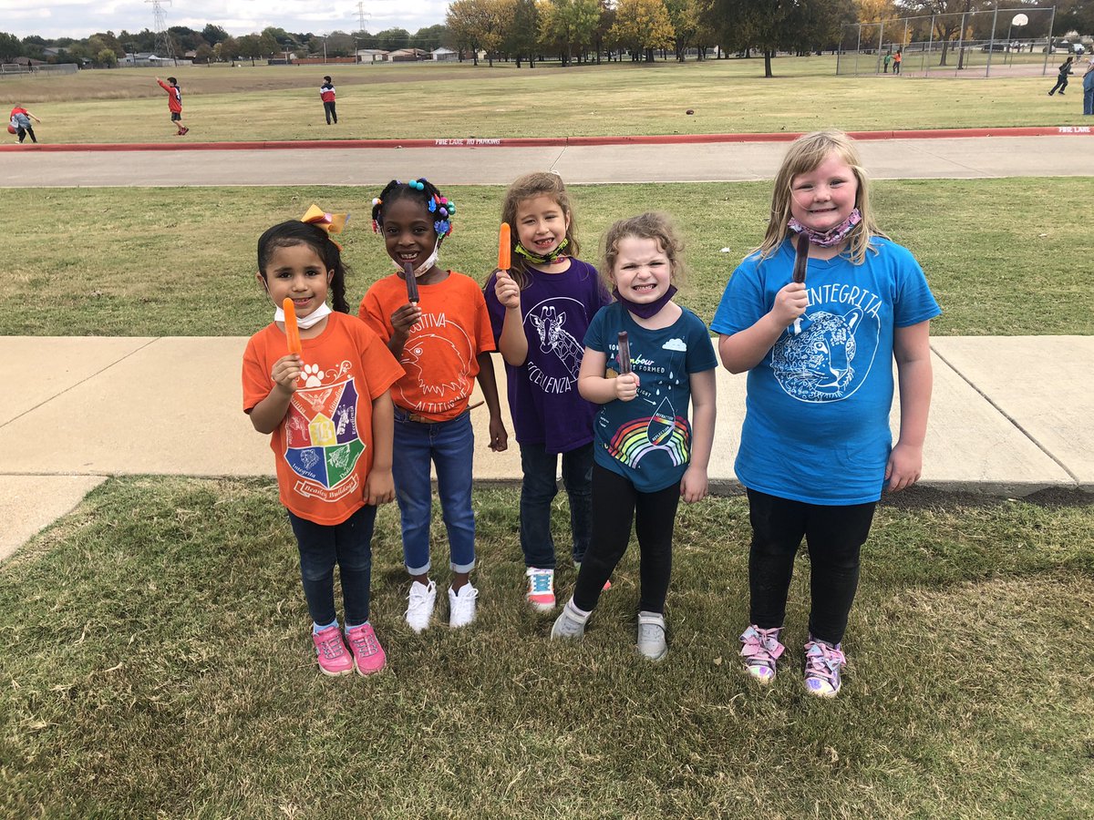 megashooky's tweet photo. When you get to celebrate 100% membership for PTA with a popsicle party, extra recess, and a teacher gift card. Thank you! Beasley PTA is the best! #beasleypride https://t.co/lUZg8WTnC2