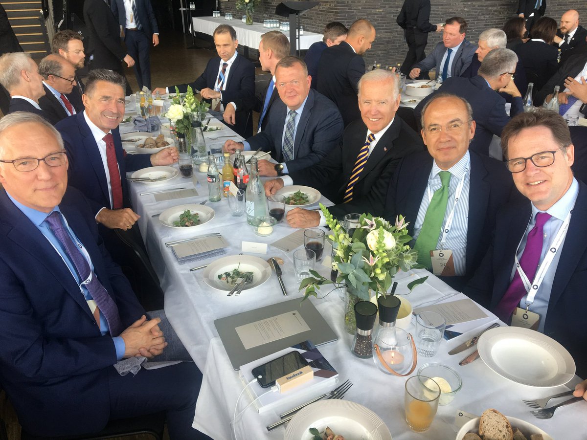 FelipeCalderon's tweet photo. Felicidades a @JoeBiden por ser electo como el próximo Presidente de los Estados Unidos. Una buena noticia para los americanos, pero también para los mexicanos. https://t.co/8n6KP4Phuu