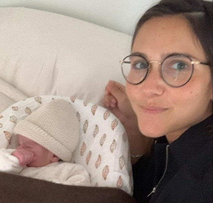 les_mels's tweet photo. La soirée n’est pas terminée 🙈

Nous finissons avec un ultime scoop ! 
Et ce sera la naissance d’une petite princesse #Ghjulia qui est née le 2 Novembre 🙏🏻

Toutes nos félicitations à @joycejonathan et au papa ❤ https://t.co/c6c0xIvZm3