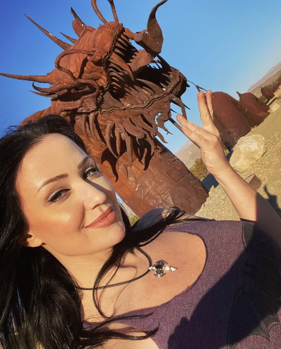 Meet my dragon 🐉 #galletameadows https://t.co/Ns70cjI5cX<a href="/tag/galletameadows"class="tags">#galletameadows</a>