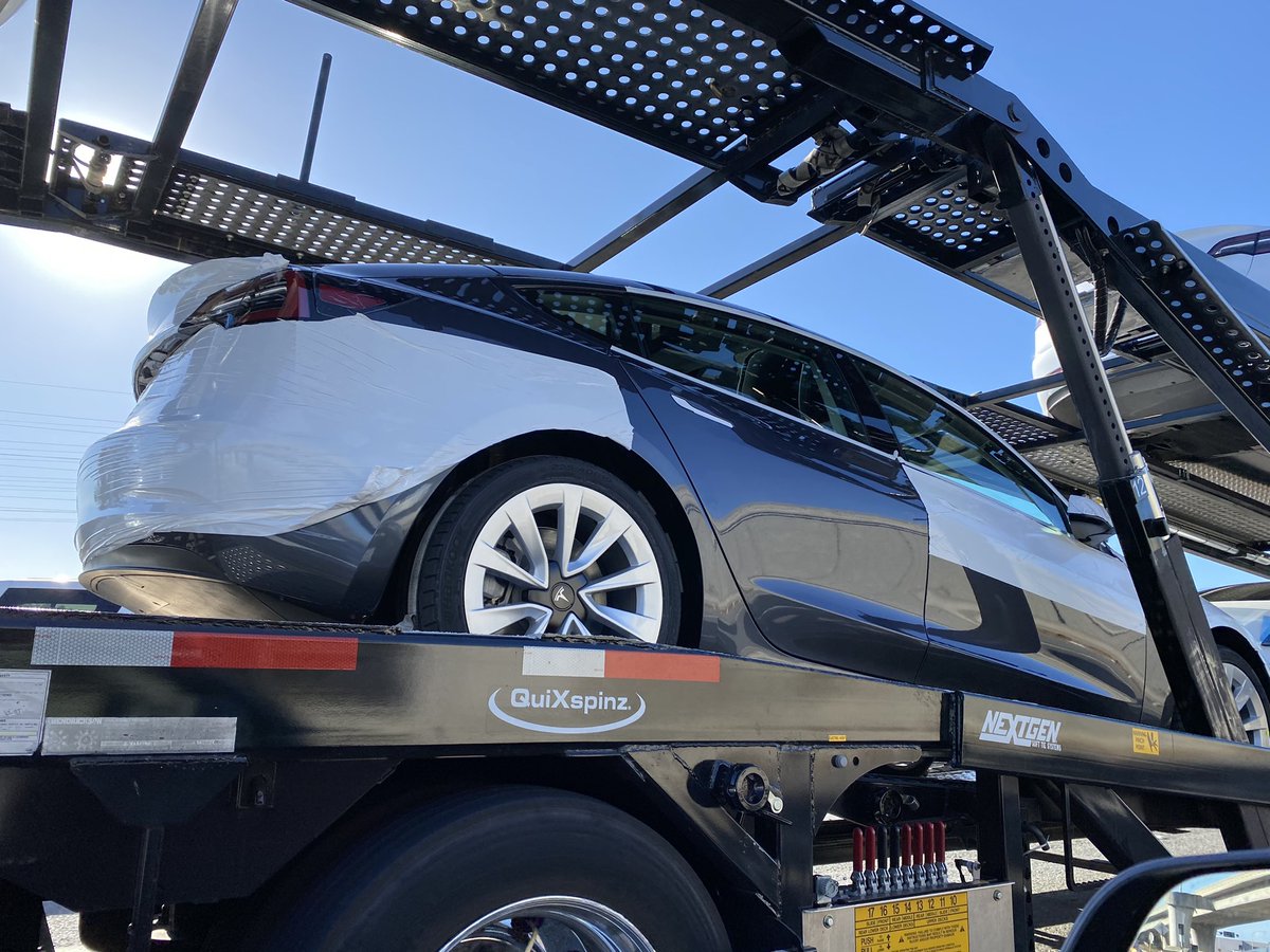 klwtts's tweet photo. Here’s a still from one of the Model 3’s with the refresh and potential quick access tow hitch headed overseas. #Tesla #Model3 #Model3Refresh https://t.co/b3CImnABtt