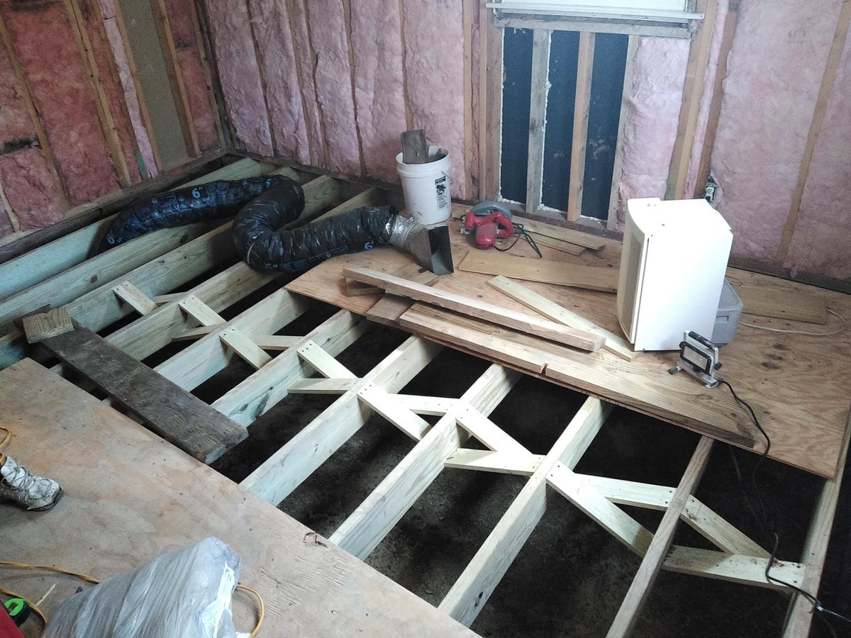 billymeloche's tweet photo. #RoomUpdate It's hard to believe that a few months ago our room was a giant dirt hole. Everything had to be replaced from dirt to shingle. https://t.co/ZaqhAtTfoQ