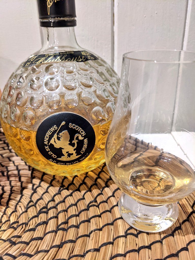 DramofWar's tweet photo. Enjoying a dram of this @OSAWhisky that was acquired by my uncle circa 1977. Would love to know more about it if anyone has seen this one before #whisky #blendedmalt #easydrinker https://t.co/mPtAtr6U0a