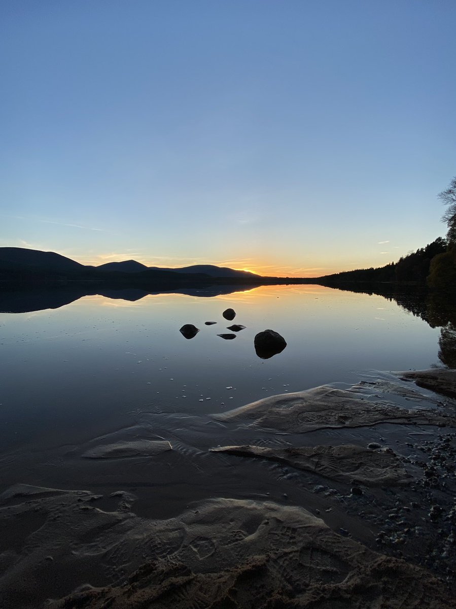 WonkyCoo's tweet photo. What a sunset at Loch Morlich. Stunning day in the Cairngorms National Park 😍

#sunset #sunsetphotography #lochmorlich #lochmorlichsunset #cairngormnationalpark #cairngormsnationalpark #cairngorms #lovewherewelive https://t.co/g7Age5ZFa1