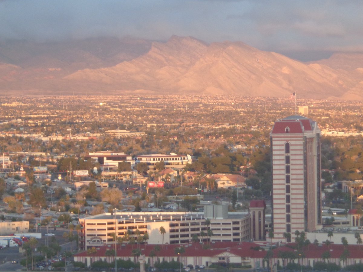 Banana_Joeyy's tweet photo. @alexa_dtlv #Sunrise #PalaceStation #Dec2014 #VivaLasVegas https://t.co/2IvAjU1DQb