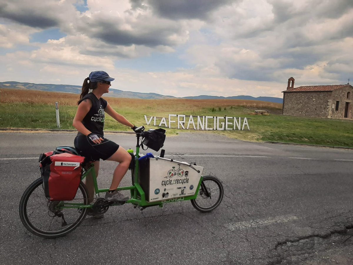 bikeitalia_it's tweet photo. [Il meglio della settimana]

Myra Stals, 5.000 km in cargo bike attraverso l'Italia per raccogliere i rifiuti di plastica https://t.co/43varphpUY di Paola Piacentini | #cycle2recycle | @bikeitalia_it https://t.co/2lhEtLhK7V