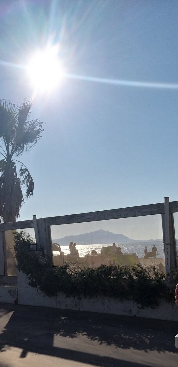 amangela75's tweet image. Oggi a Napoli. Vitamina d, aria aperta, mare, sole, distanziamento...contro il covid