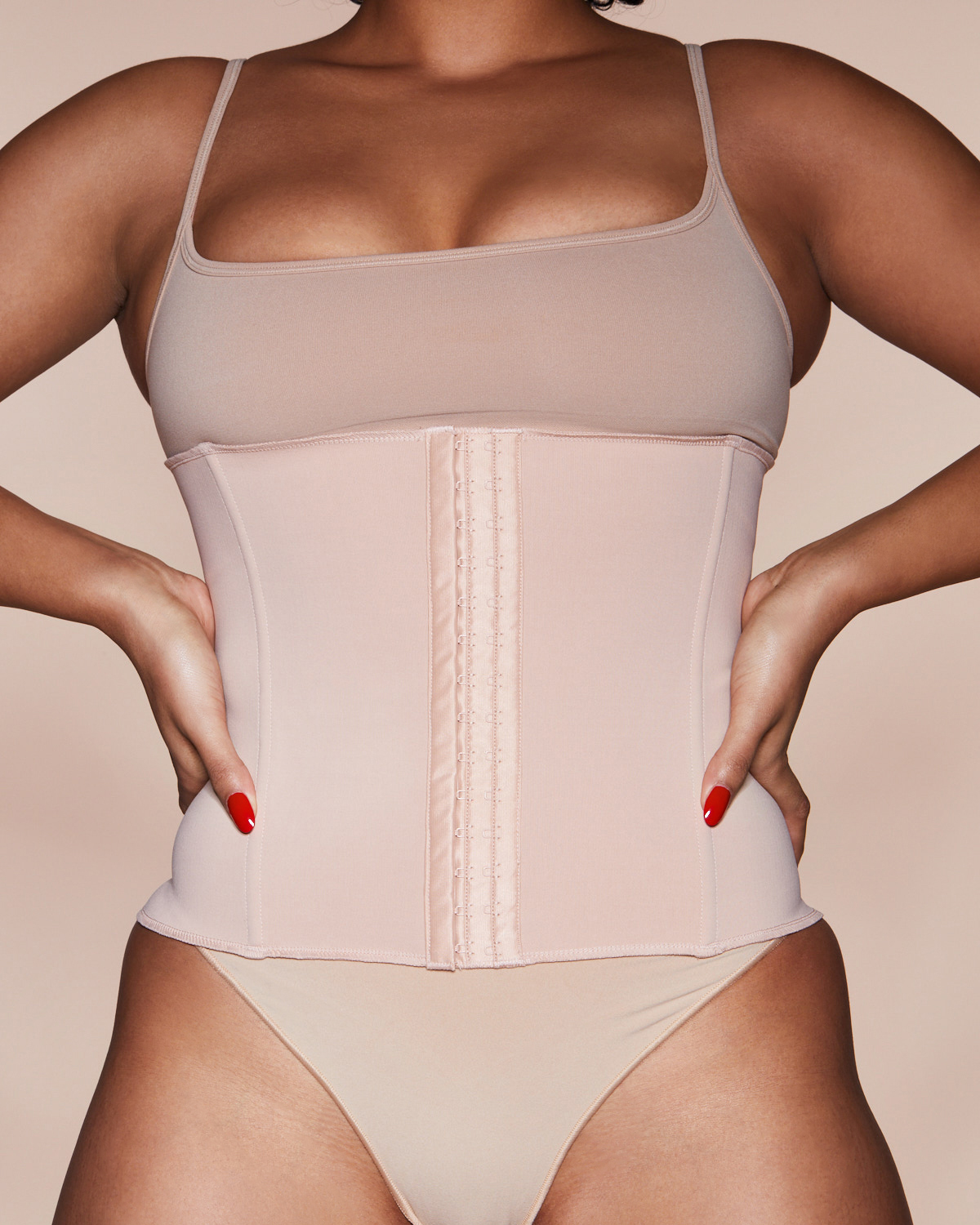 SKIMS on X: Tone and train your waist at home with the SKIMS Waist Trainer  — available now in Clay and Onyx and in sizes XXS - 4X. Shop the Waist  Trainer