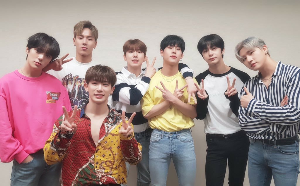 JsMonsta_'s tweet photo. ## 💿 ゞ ¡𝗛𝗢𝗢𝗧! 𝗧𝗛𝗜𝗦 𝗜𝗦 𝗚𝗥𝗔𝗩𝗜𝗧𝗬 𝗫
sᥱvᥱn boys who wıll _ ɑttrɑct you . . .
<𝟬𝟳.𝟭𝟭.𝟮𝟬 — 𝐄𝐕𝐄𝐍𝐓>

ㅤㅤㅤ➫ #BBCEVERGLEAM 
ㅤㅤ➫ #EVERGLEAMDEBUT 

ESTAMOS MUY EMOCIONADOS POR ASISTIR AL DEBUT DE @EVERGLEAMTW AAAA
MUCHAS FELICIDADES NENAS ❤️ https://t.co/bczsxid0Wk