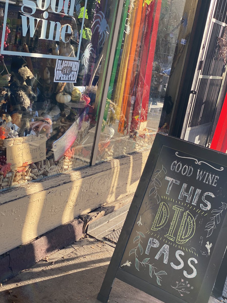 GoodWineNYC's tweet photo. CHEERS ! CHEERS! CHEERS!!! ❣️💙🥂 🍾...
.
.
.
.
#MOREbubbles #bubblesareback
#celebrate #cheers! #historicwin #victory! #dancininthestreets #goodstuff #champagne #GOODnews #GoodWine #sparklingwine #dancinginthestreet #bubbles #bubblesbubblesbubbles !.... https://t.co/xHEFxeySXD