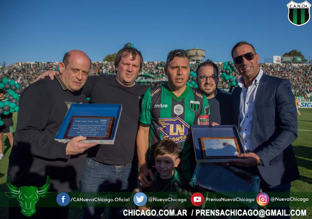 Germankentok's tweet photo. ¡Feliz cumple Gomito! Gracias por defender la camiseta, por amar estos colores, por estar siempre presente para dar una mano. Como hincha, como socio y como presidente, te agradezco los momentos vividos. ¡Salud, campeón! https://t.co/P4VhinqXY1