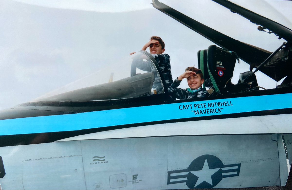 CandiSpitz's tweet photo. @StuartAirShow #futurepilots #AutismAwareness https://t.co/wBuXhEV8GM