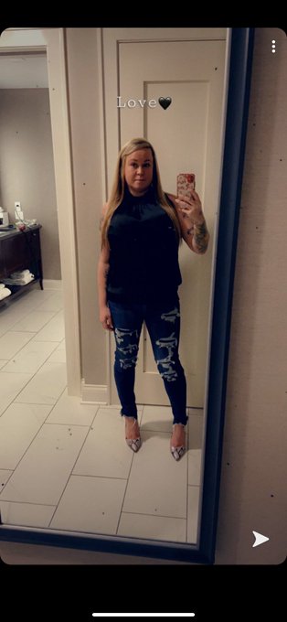 Dinner then shooting some content. Solo like always. Best company ever https://t.co/ZKIqvq8F7S<a href="/tag/mvsales"class="tags"><span>#mvsales</span></a>