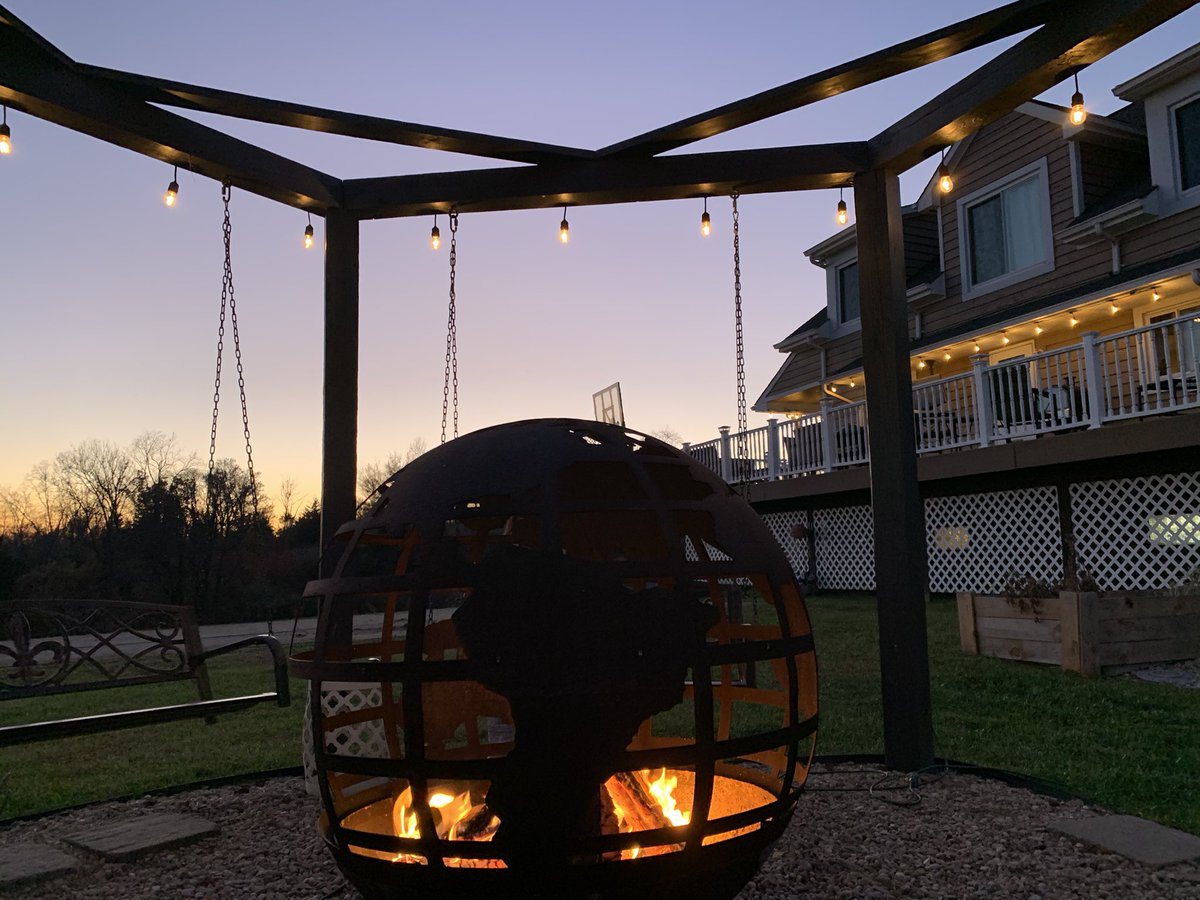 Brian_ThomasTCI's tweet photo. Great night for s’mores! #firepitchat @ShawnMcCusker @ThomasRiddle_II hope all is well Gents! https://t.co/bTO7M0nobl