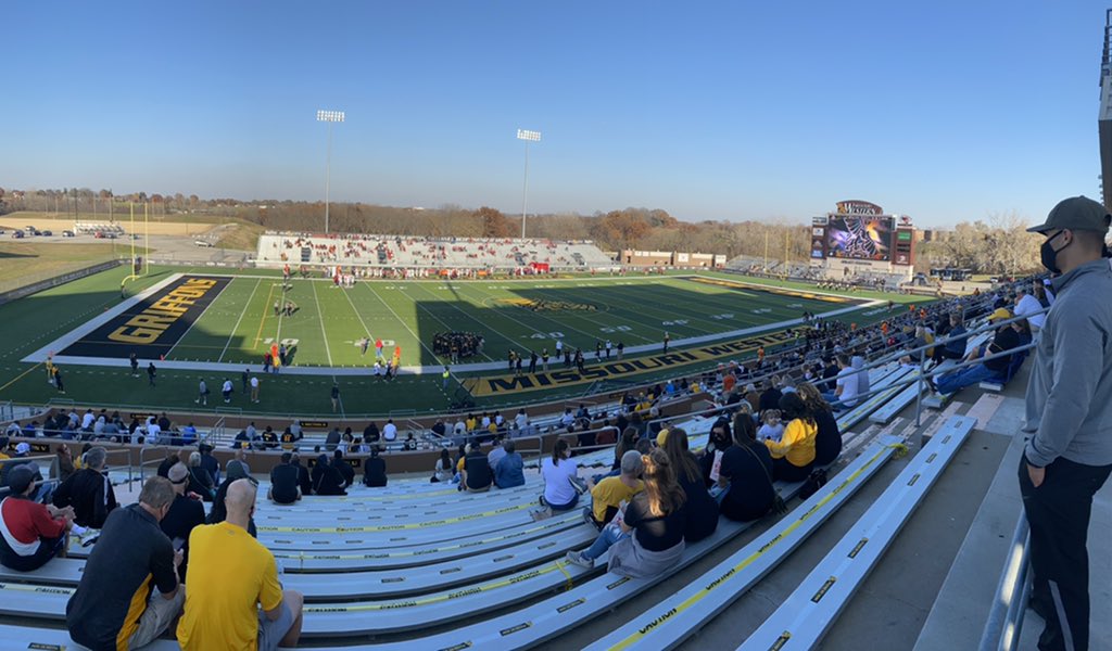 Pretty remarkable the work of <a href="/JoshLooney/">Josh Looney</a> <a href="/Eak2Kennedy/">Elizabeth Kennedy</a> <a href="/CoachWillie/">Matt Williamson</a> &amp; so many others to provide our student-athletes with a safe/responsible pathway to competition. Proud to be a part of <a href="/gogriffons/">Griffon Athletics</a> #GriffUp #StayMasked 😷