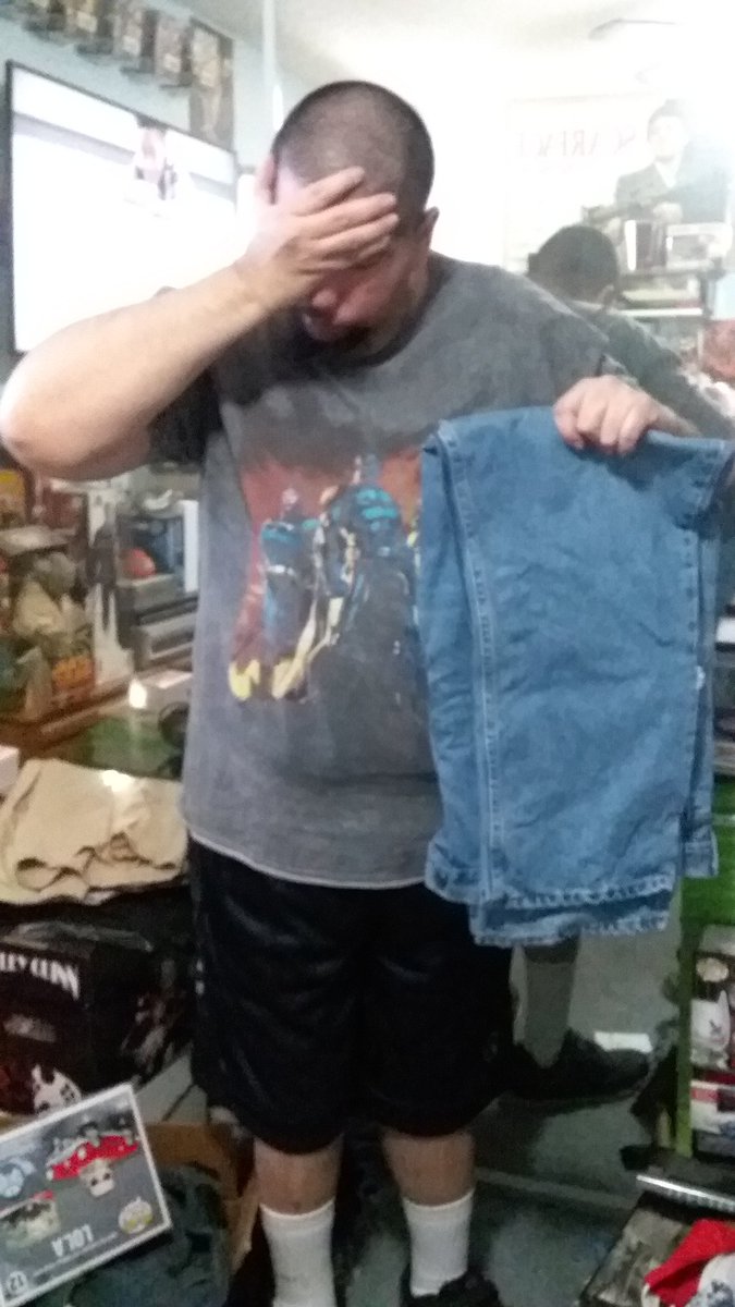 StuffedBurritoE's tweet photo. It's finally cold in Southern California. I think I have to face the inevitable...
#PANTS #cold #CaliCold #shitpost https://t.co/bdzTfNB0HC