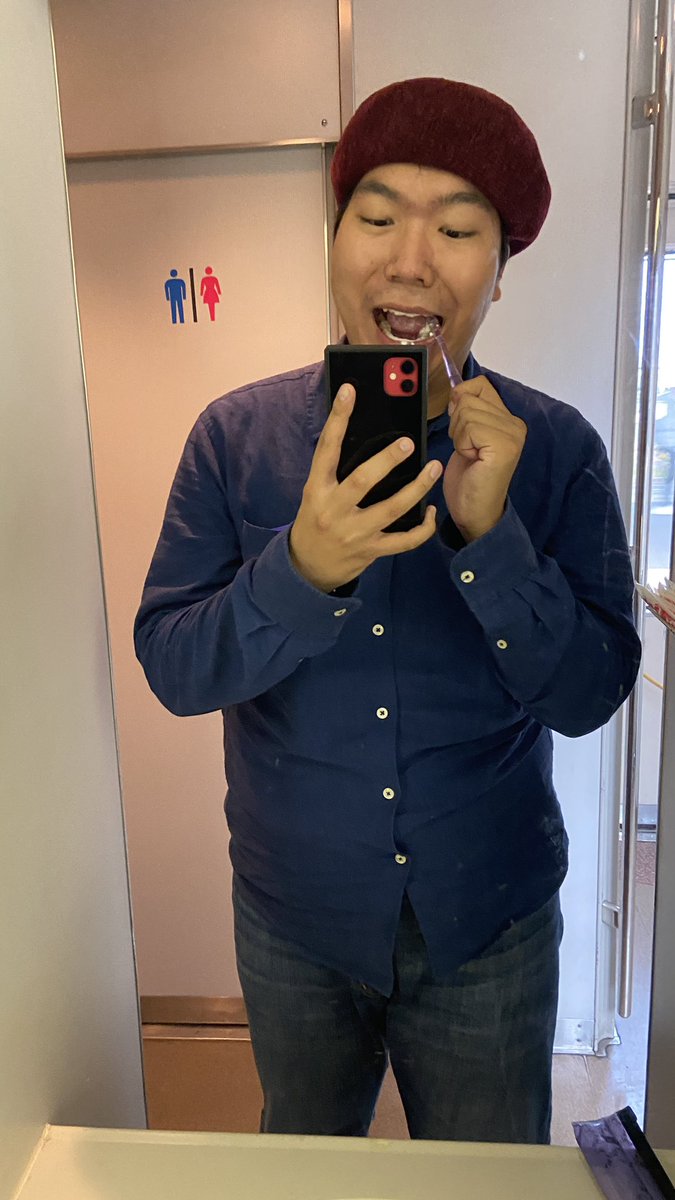 TermesOfficial's tweet photo. おはよう世界

今日は特急電車で歯磨きから1日のスタートです
ただいま，大阪へ向かっています https://t.co/S84Znz4g34