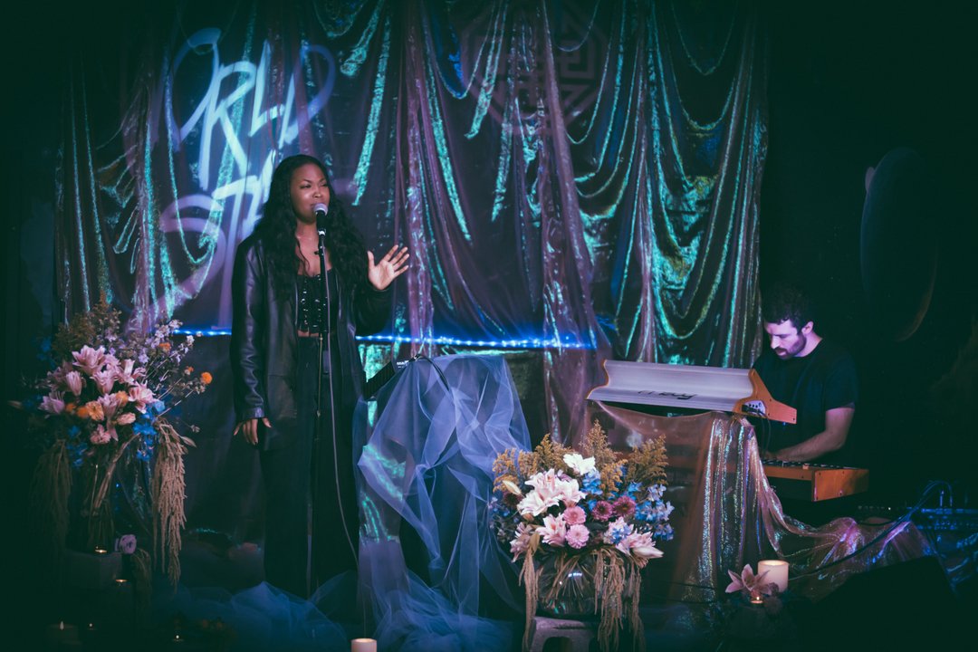 #QUEENSFEST2020 tweet media