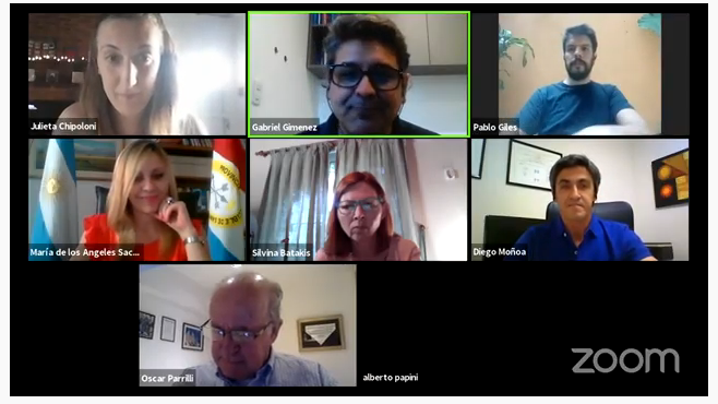 marilinsacnun's tweet photo. 👩‍💻Junto a enormes compañeros @OscarParrilli @sbatakis Pablo Giles, Alberto Papini @DiegoMonoa analizamos los impactos que producen las políticas económicas en municipios y comunas, teniendo muy en claro lo que nos enseñó #Néstor: la economía está supeditada a la decisión política https://t.co/dsom8juhMs