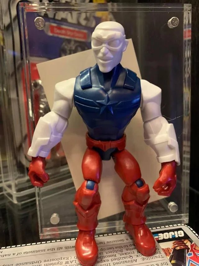 DisToyBox's tweet photo. #MarvelToyBox news 🚨🚨🚨 this was spotted in a collection and it’s a prototype for #Falcon as Captain America. I can’t wait for this figure to release. This could possibly be for #FalconandtheWinterSoldier &amp; I assume the  #WinterSoldier will return as a stand alone figure. https://t.co/8wC5o3VH6y