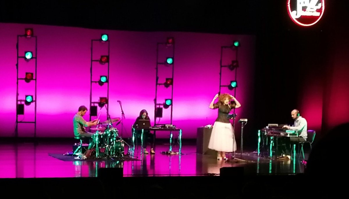 pespsanto's tweet image. Que show da Maria João, até a @KamalaHarris se ouviu em palco... We did it! #CaldasNiceJazz