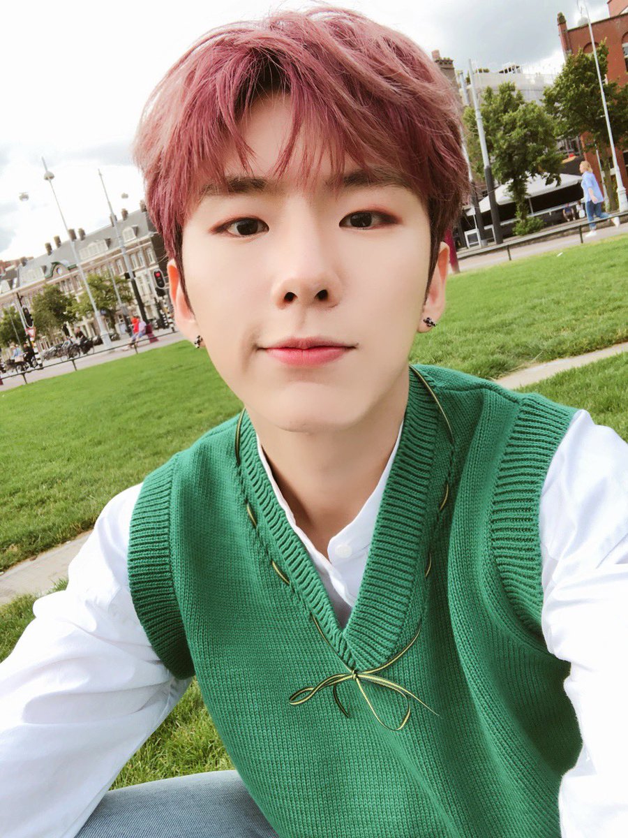 A Soft Kihyun Selca Thread ~Pic Spam~Literally this is just a thread of Kihyun's selcas with him being beautiful and soft.  #몬스타엑스  #기현  #KIHYUN  @OfficialMonstaX