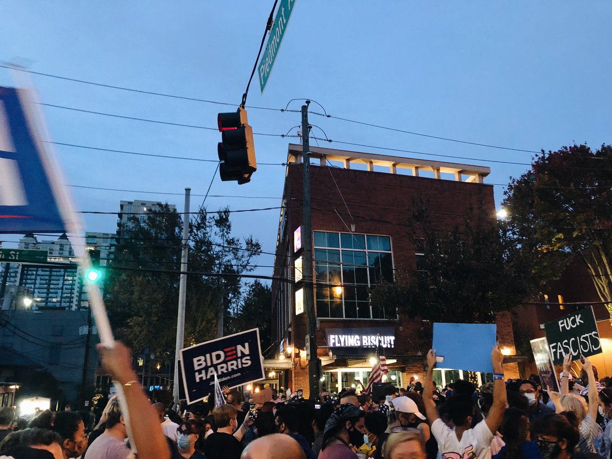 natasharoyy's tweet photo. Atlanta tonight https://t.co/wXosASkYts