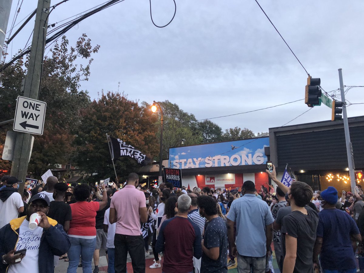 natasharoyy's tweet photo. Atlanta tonight https://t.co/wXosASkYts