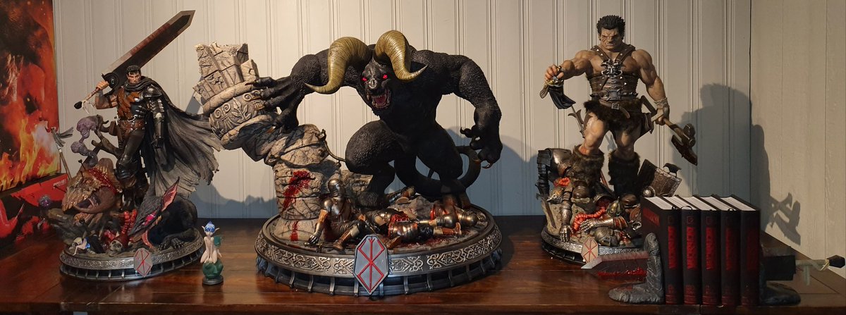 Jonny_Skar's tweet photo. Man look at these beauties! Finally got my latest #Berserk figure from @Prime1Studio 😍😍 And i got my new Berserk bookends from @DarkHorseComics too! 😄 https://t.co/ZH6NxFzgFb