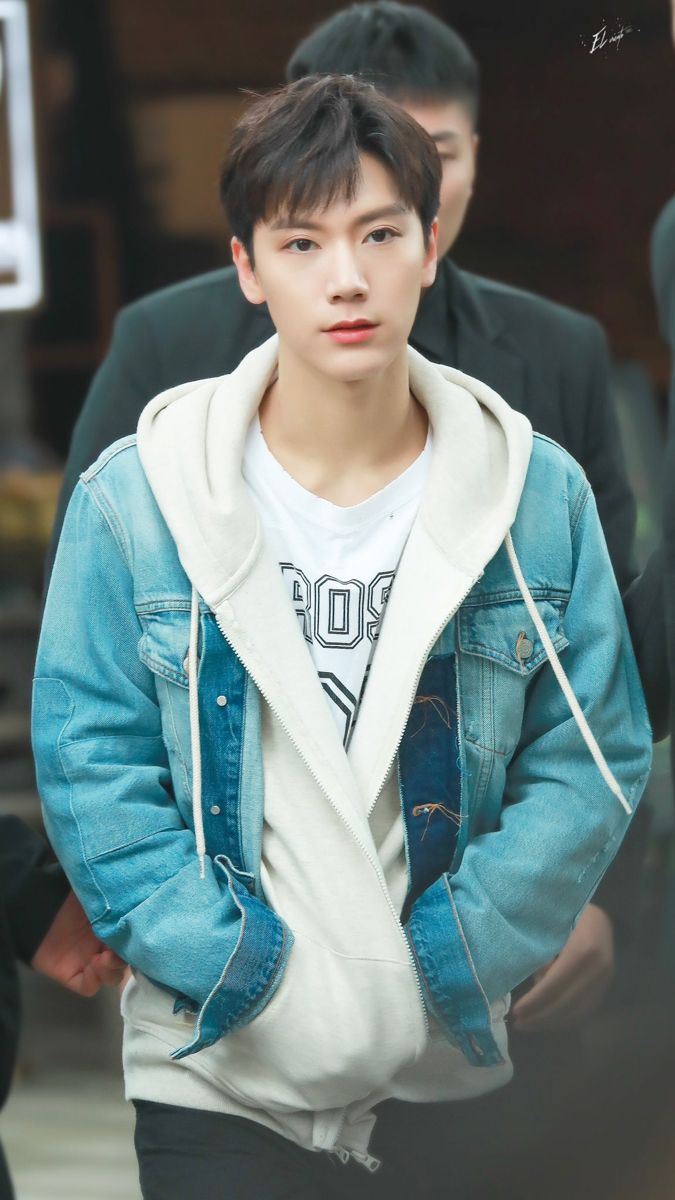 ewxdam's tweet photo. ㅤ    ▒⃞⃯# ınstαゐgrαm 𖥨֗［ 𝗗𝗮𝗺'𝘀 ⌗  ᥙρdᥲtᥱ :  🧚‍♂️  、𝟤𝟢𝟤𝟢𝟣107 〃 #BBCEVERGLEAM  ː   #EVERGLEAMDEBUT. 

Un poquito tarde, pero ya estoy en el debut de la pequeña Naoki, vine a apoyarla y a pedirle que luego me firme la frente 😌🙏🏻 díganle que la tkm. https://t.co/lu0IOKs6W4