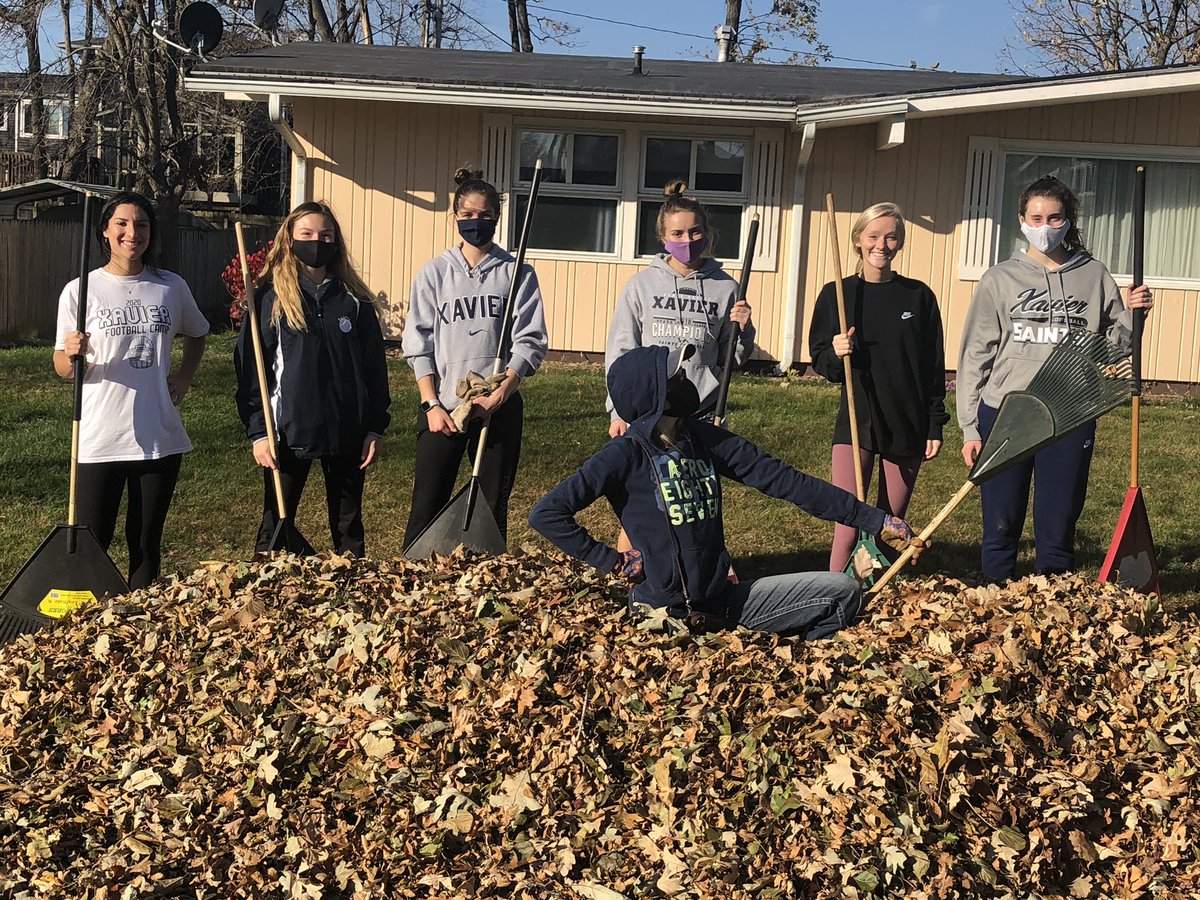 GahringNikki's tweet photo. XAVIER Softball serving the community!  Gorgeous day to be out raking leaves, moving dirt, and washing windows! #xavierservice https://t.co/fP1Yf33lKN