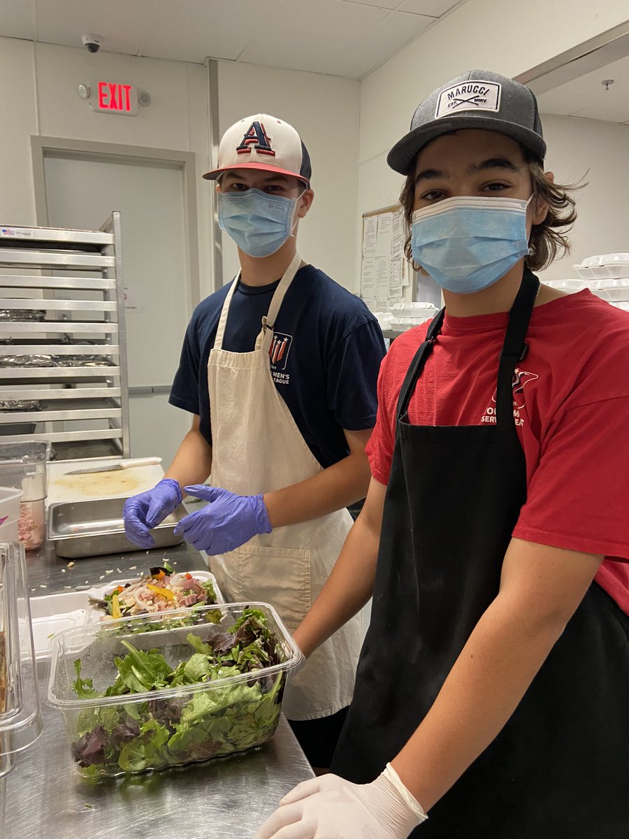 hargrove_amy's tweet photo. These guys and their moms have given their weekends for the last month serving our community. They have done construction & collected food for ACO. Prepped,cooked & served food for Samaritan Inn. Making memories, lots of sweat but lots of laughs! #ymslallen #momsandsons @YMSL https://t.co/e9OpQAiTE5