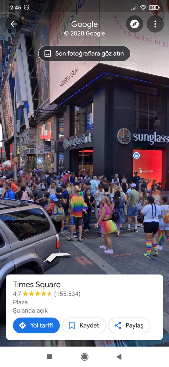 NY sokaklarında dolaşırken LGBT yürüyüşüne denk geldiim, sıkılıyorum