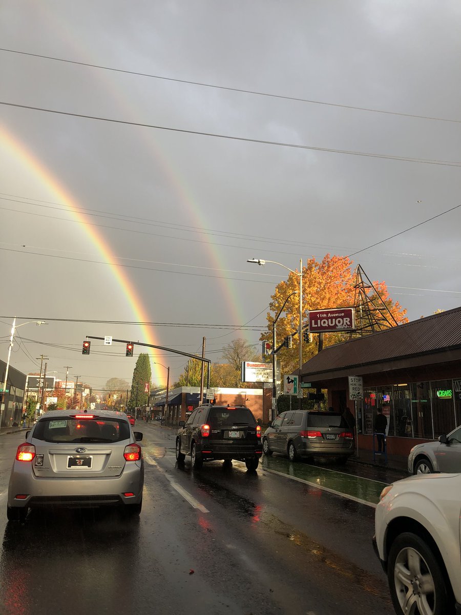 alex_zee's tweet photo. Double rainbow over Southeast Portland Is almost TOO MUCH for today. https://t.co/2qVw1ais7i