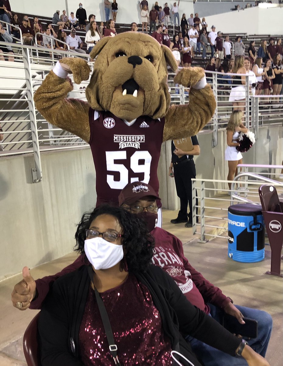 Winning the game &amp; pics with Bully. How fun is this! #hailstate #SafetySelfie