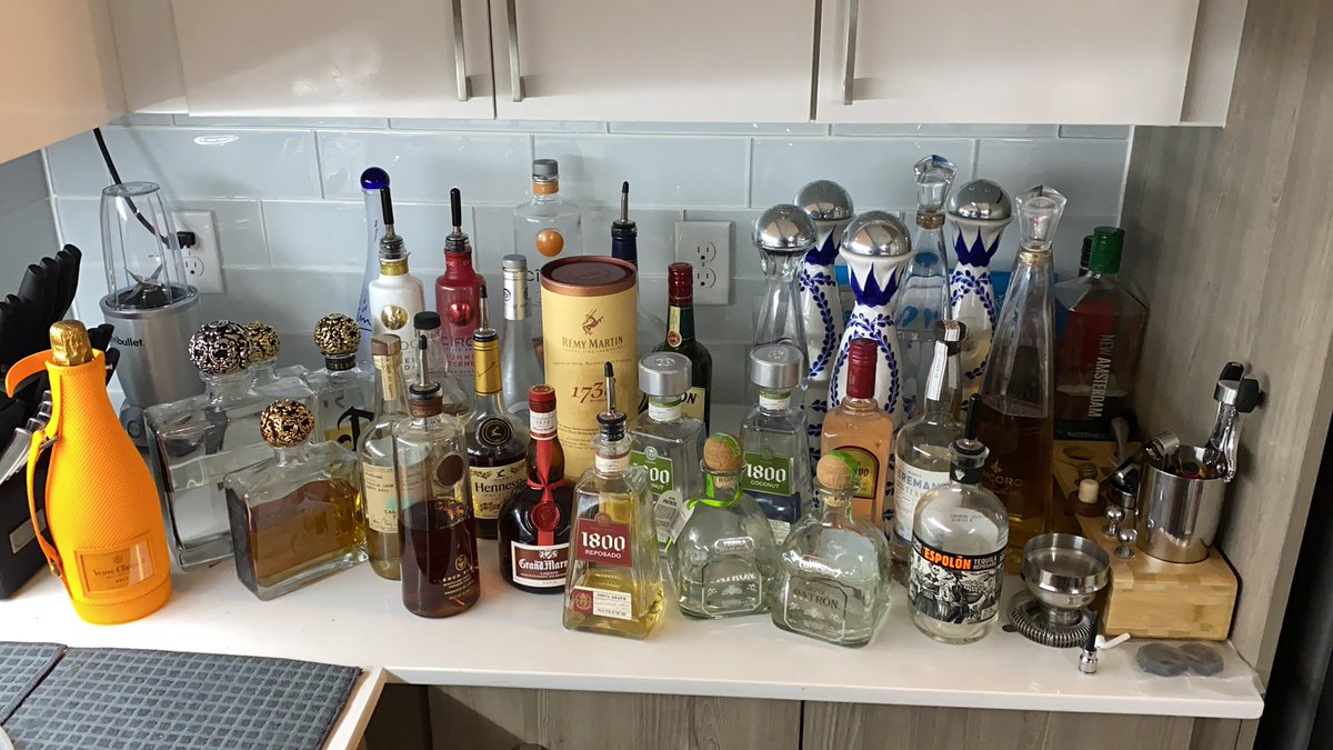 _Smush's tweet photo. @Xxx_QueenMoni lol y’all bottles empty 😅 https://t.co/F9Egi7pJEH