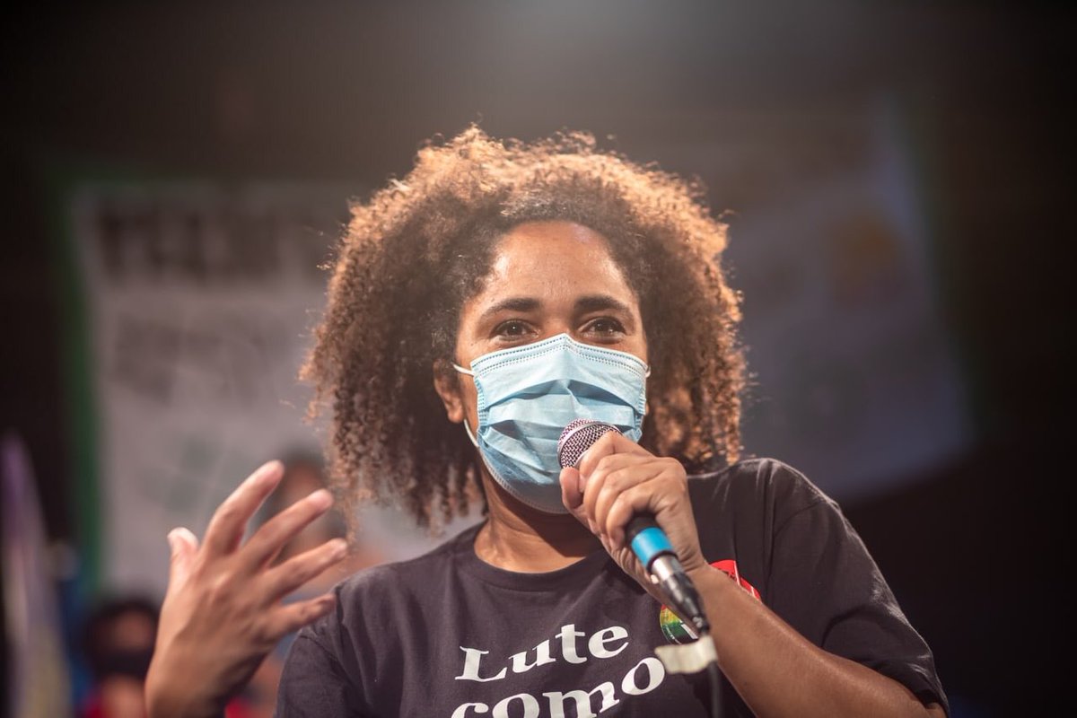 bfeministasp's tweet photo. E hoje de tarde também teve encontro com os estudantes de São Paulo para debatermos mais sobre educação. Queremos um ensino de qualidade, público e democrático. 

Fotos: @kboughoff https://t.co/WhzbFUJLss
