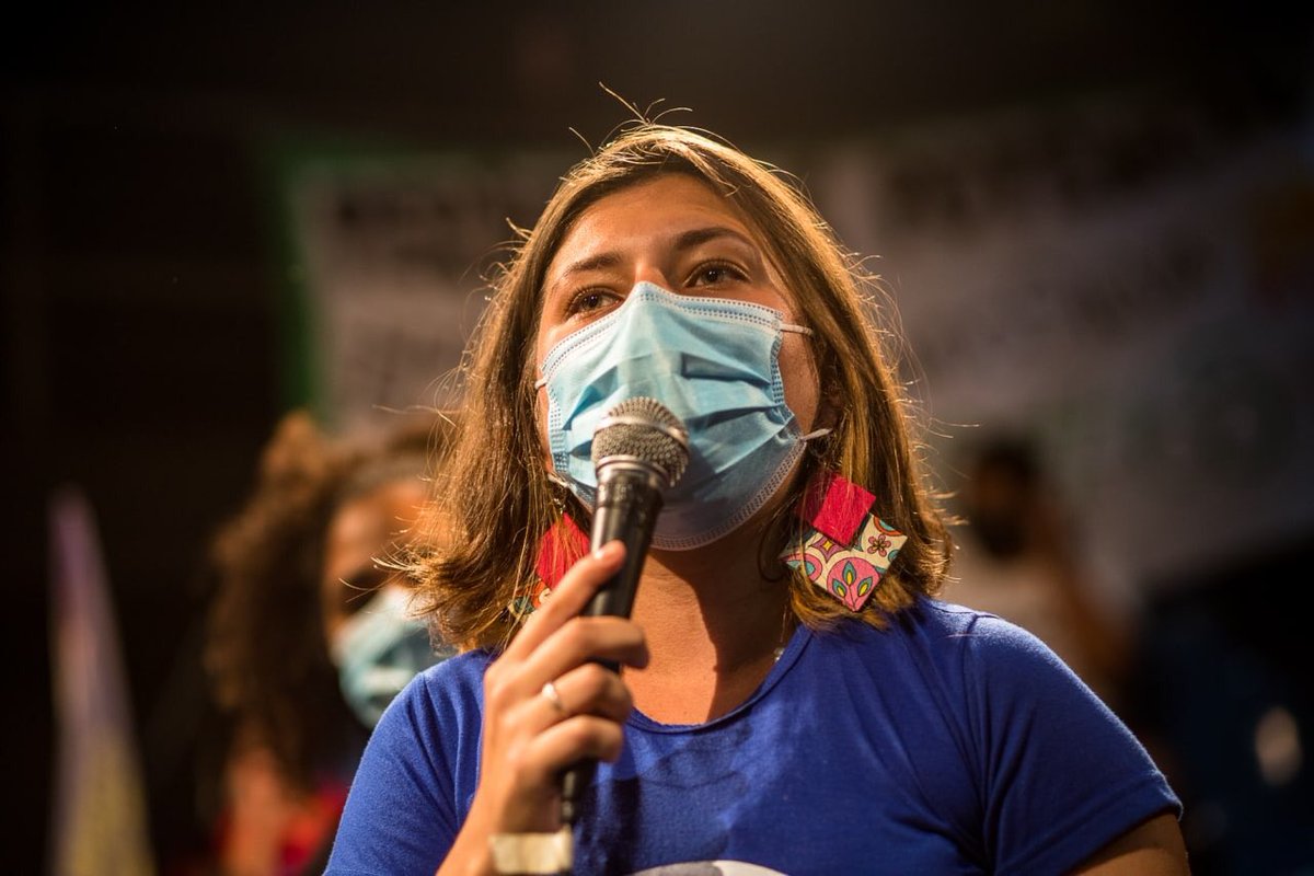 bfeministasp's tweet photo. E hoje de tarde também teve encontro com os estudantes de São Paulo para debatermos mais sobre educação. Queremos um ensino de qualidade, público e democrático. 

Fotos: @kboughoff https://t.co/WhzbFUJLss