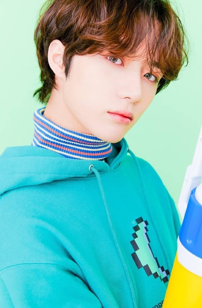 BeomGyuCL's tweet photo. [IMÁGENES ☆ 20.11.07]

Beomgyu con la merch de Blue Hour 

#BEOMGYU #범규 #BlueHour_AR #TXT_BlueHour #minisode1 #BlueHour #투모로우바이투게더 #MAMAVOTE #txt 

Cr. bighit_merch
[Beomgyu Chile 🌪️] https://t.co/uthTf2OTsb