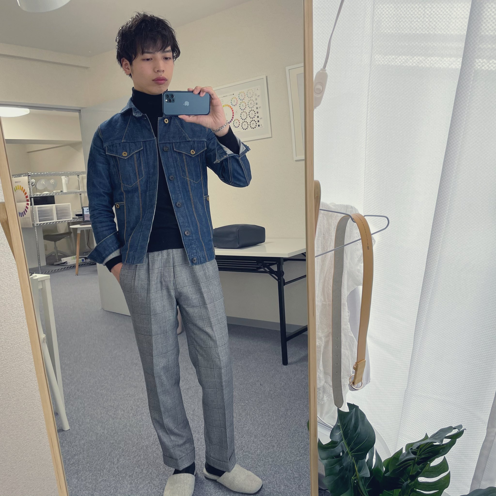 ひろゆき 服で人生を変えるスタイリスト 僕骨格ウェーブの劇的な短足なんですけど このスラックスの短足補正具合がすごい 短 丈トップス 股上深めパンツ これが短足に補正をかける最強の組み合わせ T Co 1dmcbelbk9 Twitter