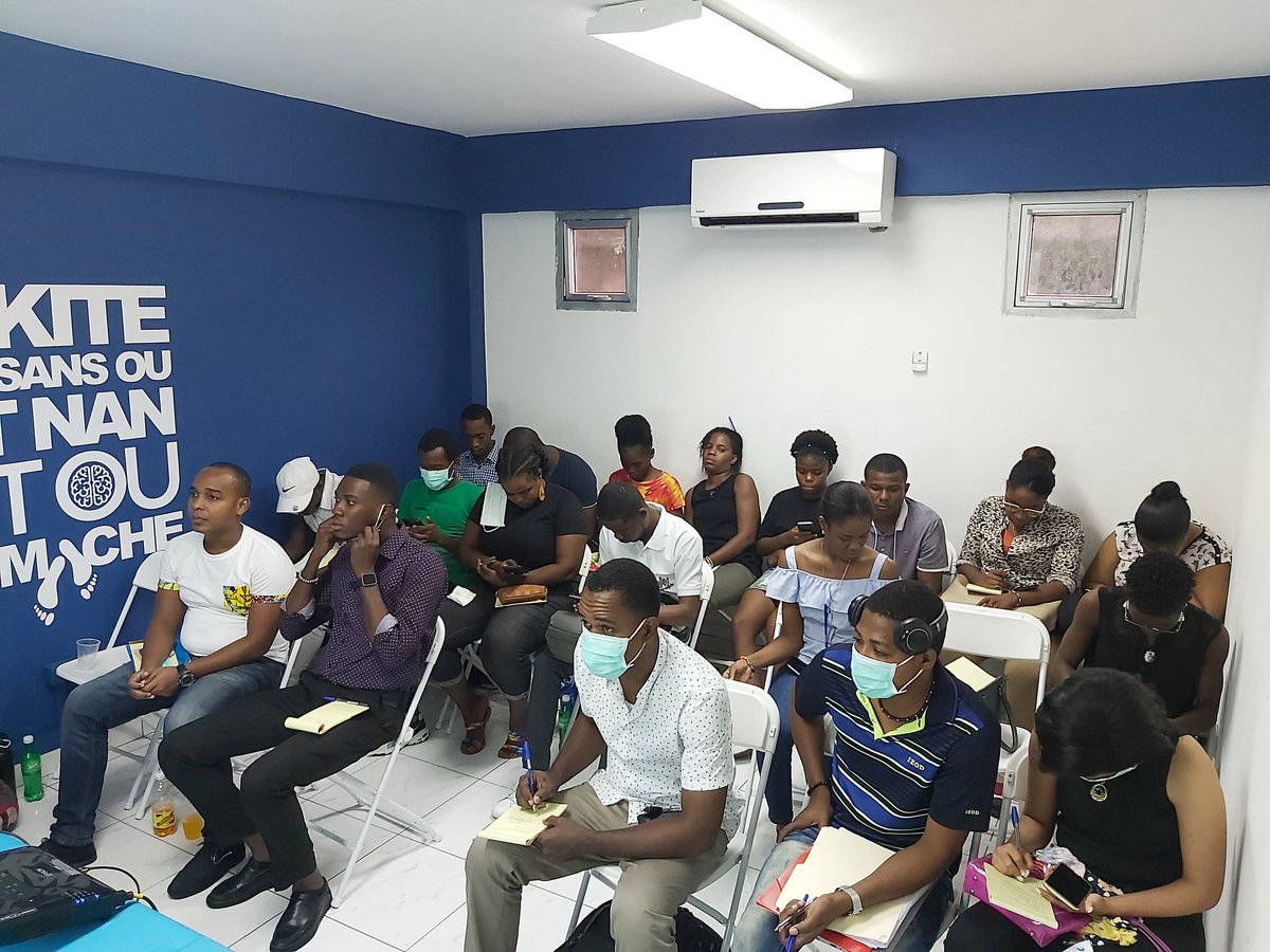 Jounen fòmasyon sou "jesyon kolektivite teritoryal ak fiskalite lokal".
Mèsi a tout moun ki te rann jounen sa posib. 
.
#communotem #gouvernancelocale #kolektivitelokal #fiskalitelokal   #aplikasyonKominOu #eh2018 #angajman #sitwayenAyisyen