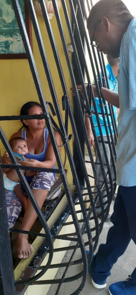 ApureSpv's tweet photo. #Apure en el Barrio José Antonio Páez de San Fernando con firme convicción Venezolana, principios democráticos y muchos deseos de sacar al país de abajo, llevamos el mensaje de reconciliación y esperanza #EstoTieneSolucion #AquíEstáLaSolución 👇🏾 https://t.co/jJsk6pUYKj