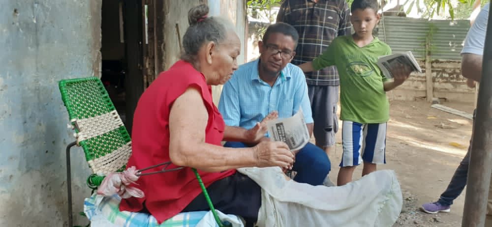 ApureSpv's tweet photo. #Apure en el Barrio José Antonio Páez de San Fernando con firme convicción Venezolana, principios democráticos y muchos deseos de sacar al país de abajo, llevamos el mensaje de reconciliación y esperanza #EstoTieneSolucion #AquíEstáLaSolución 👇🏾 https://t.co/jJsk6pUYKj