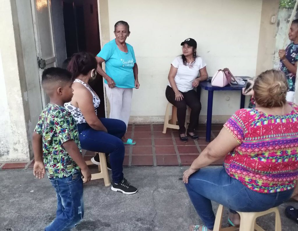 ApureSpv's tweet photo. #Apure desde Guasdualito nuestra Candidata Linda Torrealba @Linda_Mireya en contacto directo con los Alto Apureños 🇻🇪🇻🇪👏🏾👏🏾#EstoTieneSolucion #AquíEstáLaSolución https://t.co/hrp8pRuBYP