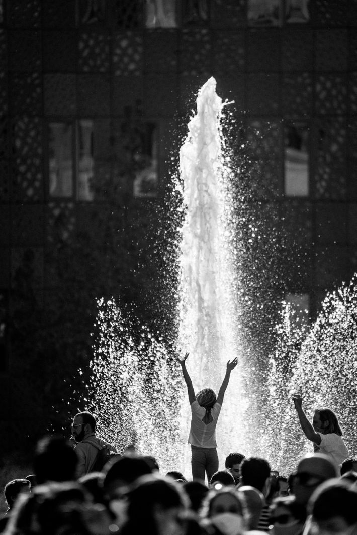 "I haven’t felt this level of love and togetherness in a long time": Photographer <a href="/stevesweatpants/">स्टीव स्वेटपैंट्स</a> captured images of New York City’s joy following Joe Biden’s win nym.ag/3k8nHmV