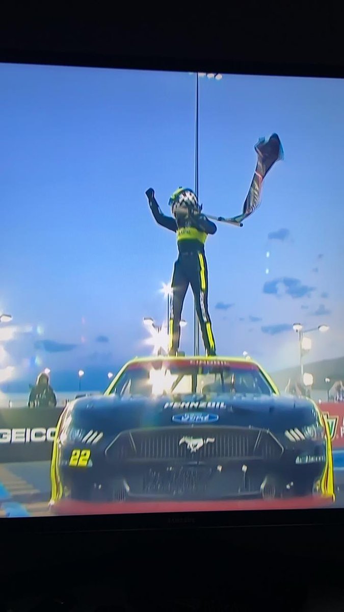 SabrinaPozes's tweet photo. #nascarfoxsports
A nação Penske tá orgulhosa de vc, Cindric....
#TeamPenske
#TeamLogano
#PenskeGirl
#Nascarzeira
#GoGoCindric
#GoGo22 https://t.co/i7ZOokBZV9